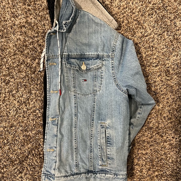 Tommy Hilfiger Light wash fleece lined Jean jacket - Picture 3 of 7